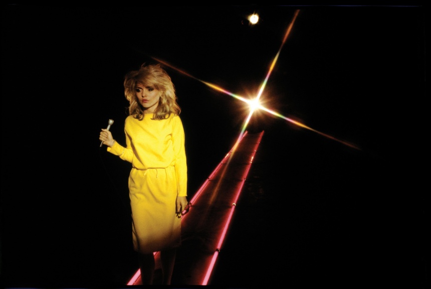 Debbie Harry durante a gravação de um videoclipe, em 1978, por Chris Stein