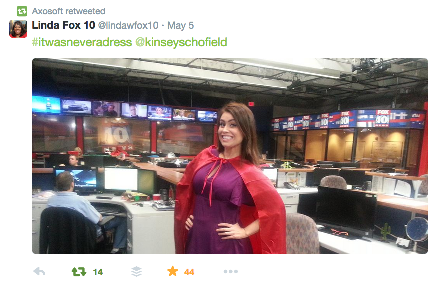 Muitas mulheres apoiaram a campanha vestindo capas, como Kinsey Schofield, apresentadora do Fox News.