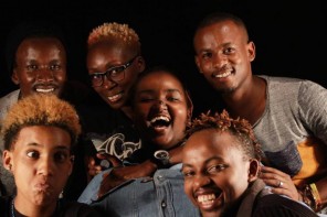 O time do The None on Record (menos Thiam): Juelz Laval, Eddy Mokaya, Yvonne Odour e Jonah Voss, com dois entrevistados da série "Growing Up LGBT in Africa" (Njeri Gateru e Solomon Wambua)