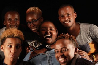 O time do The None on Record (menos Thiam): Juelz Laval, Eddy Mokaya, Yvonne Odour e Jonah Voss, com dois entrevistados da série "Growing Up LGBT in Africa" (Njeri Gateru e Solomon Wambua)