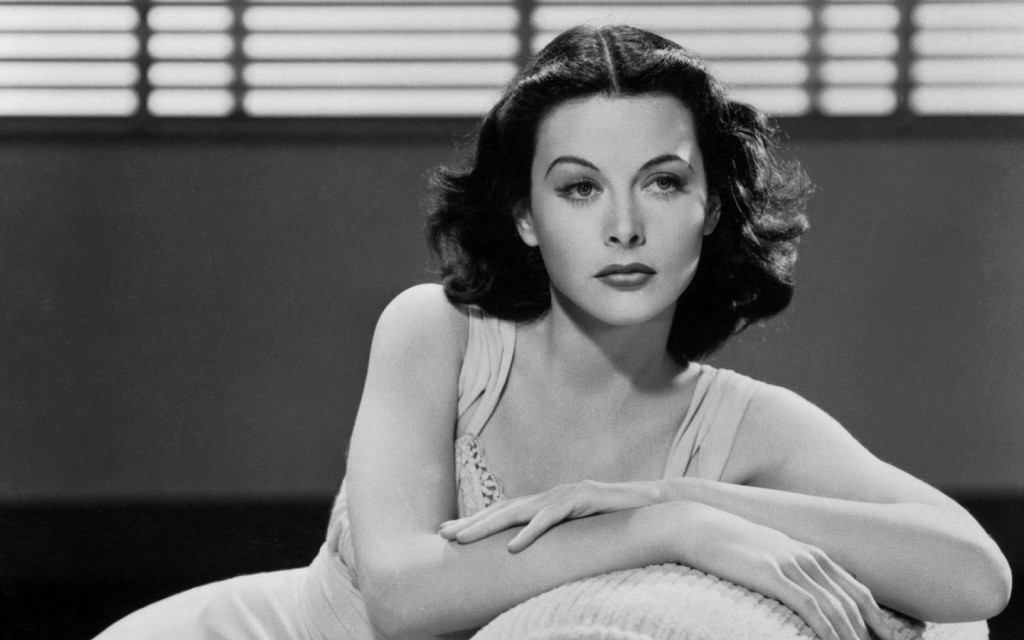 Hedy Lamarr musando em Hollywood
