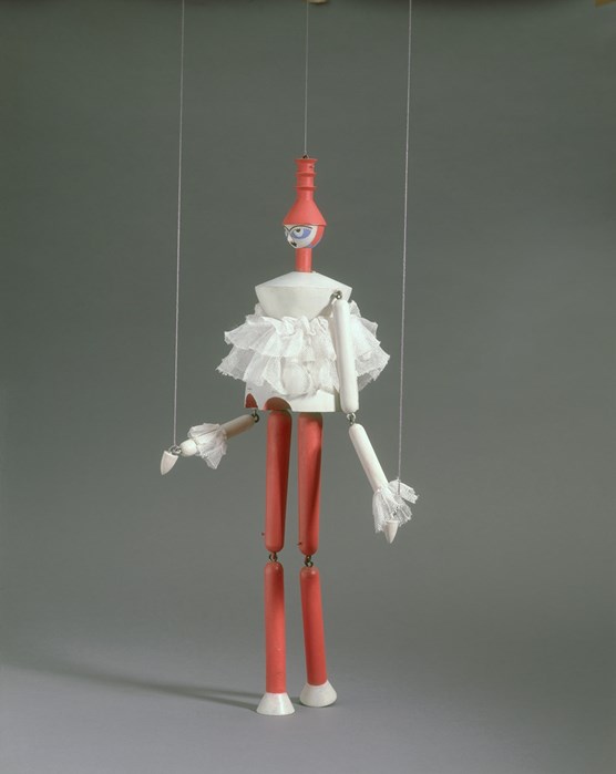 König Hirsch: Clarissa (Réplica), 1918/1989, de Sophie Taueber-Arp