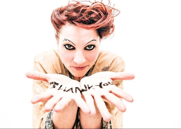 amanda-0x600-616x440_zpsyq42uhm2