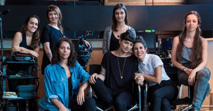carol-barranco-tecnica-de-som-direto-camila-cornelsen-diretora-de-fotografia-e-renata-racy-1-assistente-de-direcao-e-sentadas-ana-wainer-figurinista-vera-egito-roteirista-e-diretora-maria