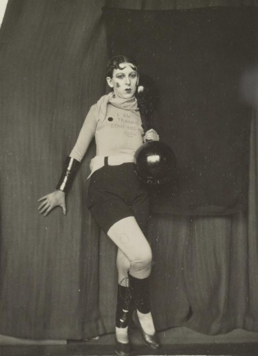 "I am in training don't kiss me", Autorretrato