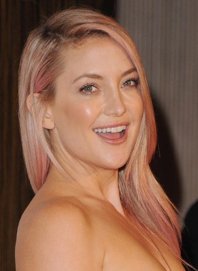 Kate Hudson também já apostou num rosa discreto